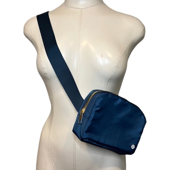 Handbags - Unisex Belt Bag